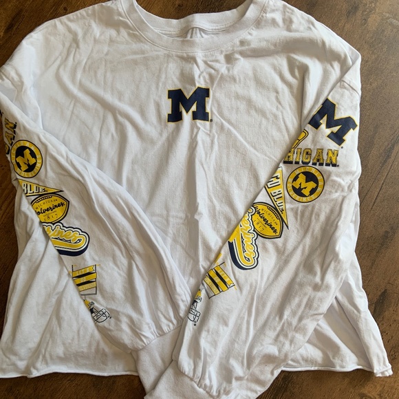 WEAR by Erin Andrews Cropped Michigan Long Sleeve - Picture 1 of 3